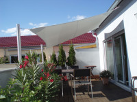 Sonnensegel aus Soltis 86 Gurtbandsegel mit verstärkten Ecken