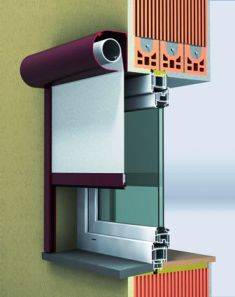 Bild___Kasten_halbrund___Montage_auf_der_Fassa